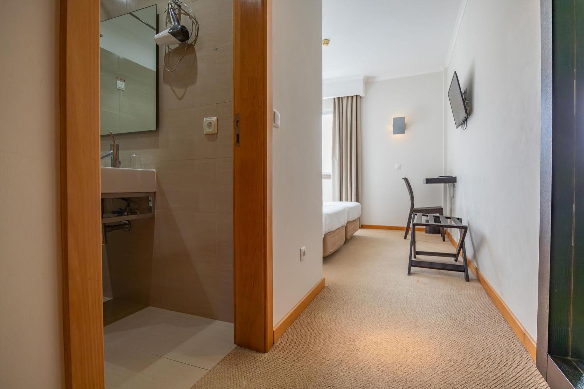 White Waters Hotel Машику Екстериор снимка